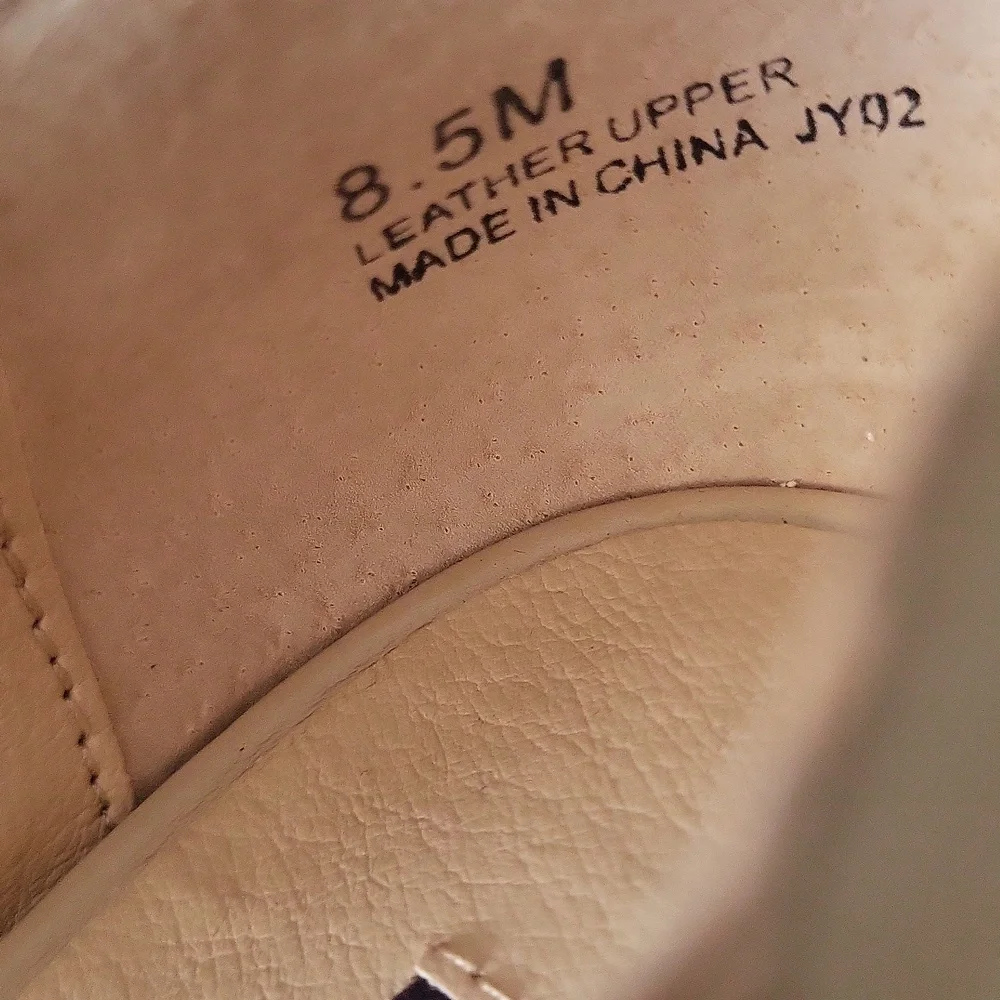 Nude Scalloped Tie Front Pumps - Picture 9 of 9